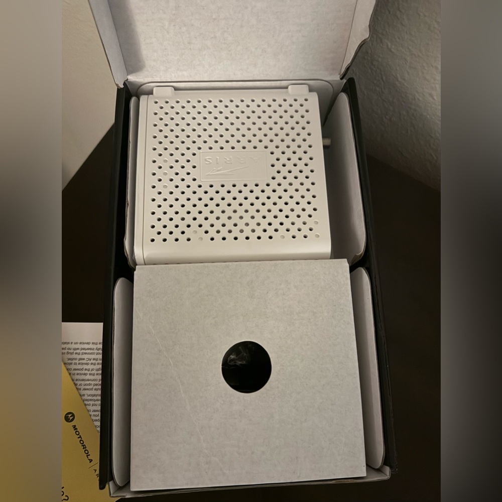 ARRIS SURFboard SBG6700-AC AC1600 Cable Modem & WiFi Router DOCSIS 3.0 Motorola - Picture 8 of 9